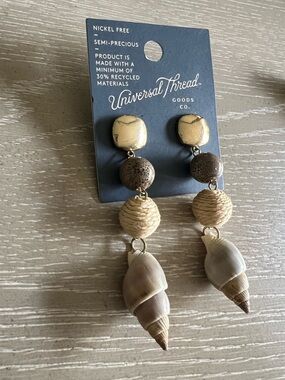 Universal Thread Neutral Shell and Gold Drop Earrings